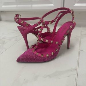 VALENTINO SATIN ROCKSTUD PUMP WITH ALL OVER EMBROIDERY